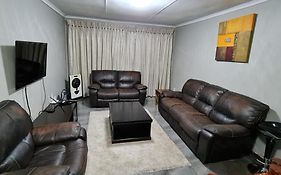 Executive 2 Bed Apartment, Free Wifi And Dstv